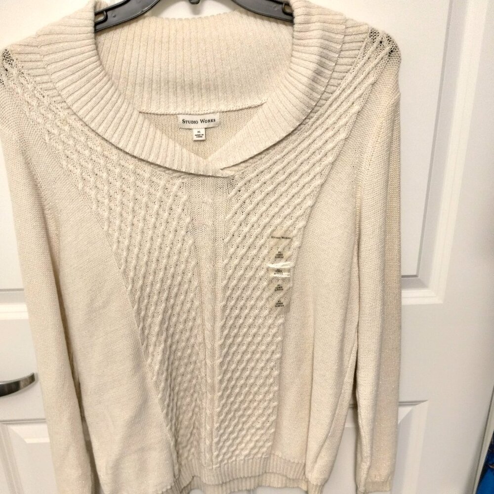 Sweaters - Picture 3 of 4